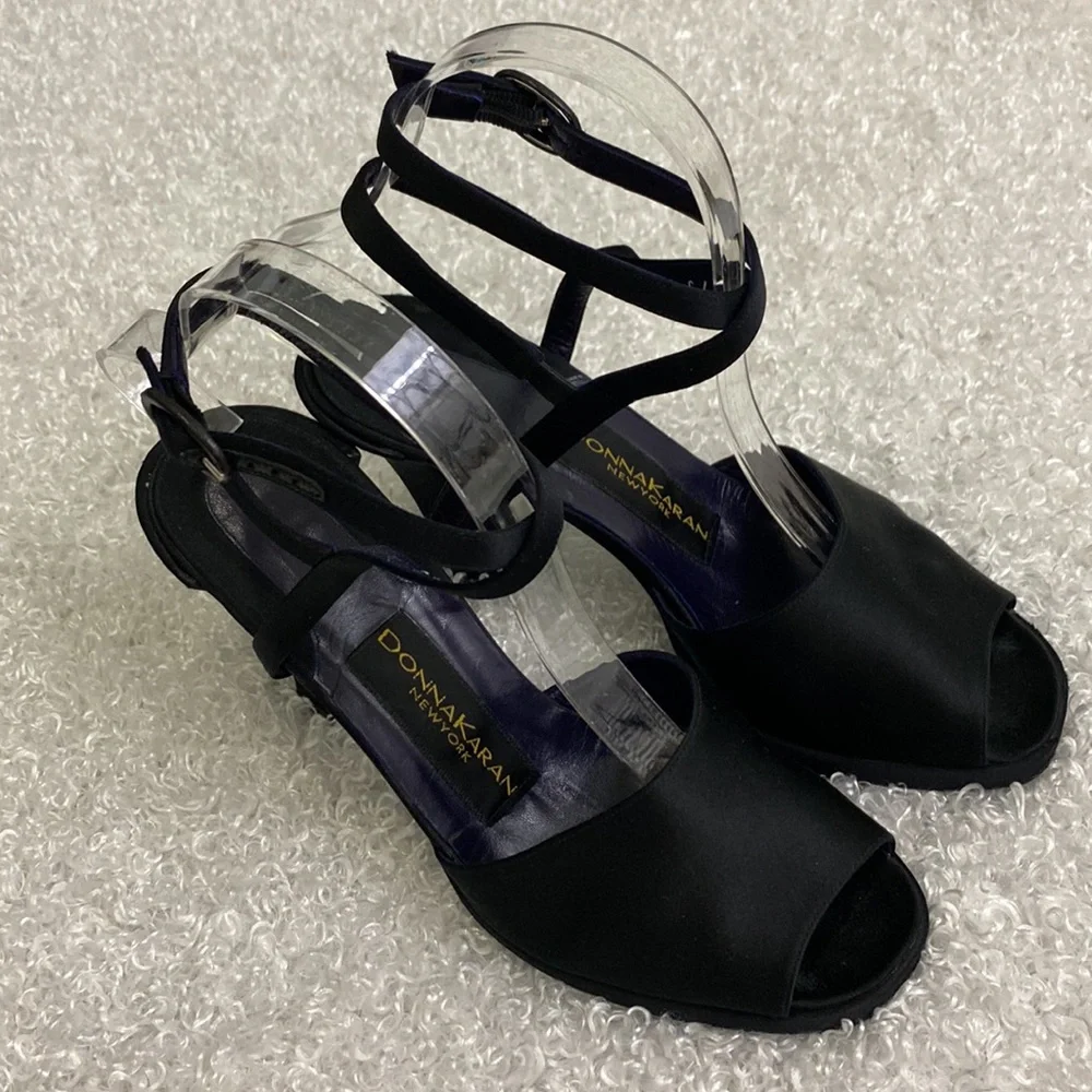 Donna Karan Ladies Size 7 Black High Heel Shoes